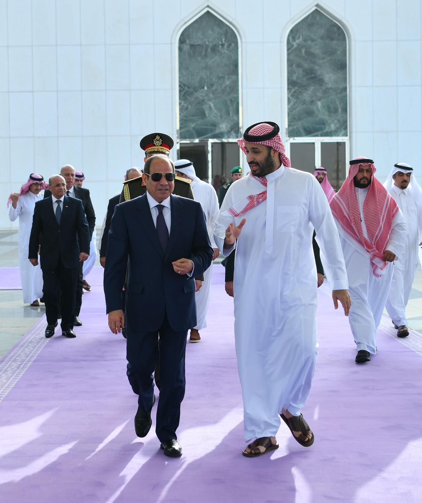 ولي العهد السعودي مستقبلًا الرئيس السيسي